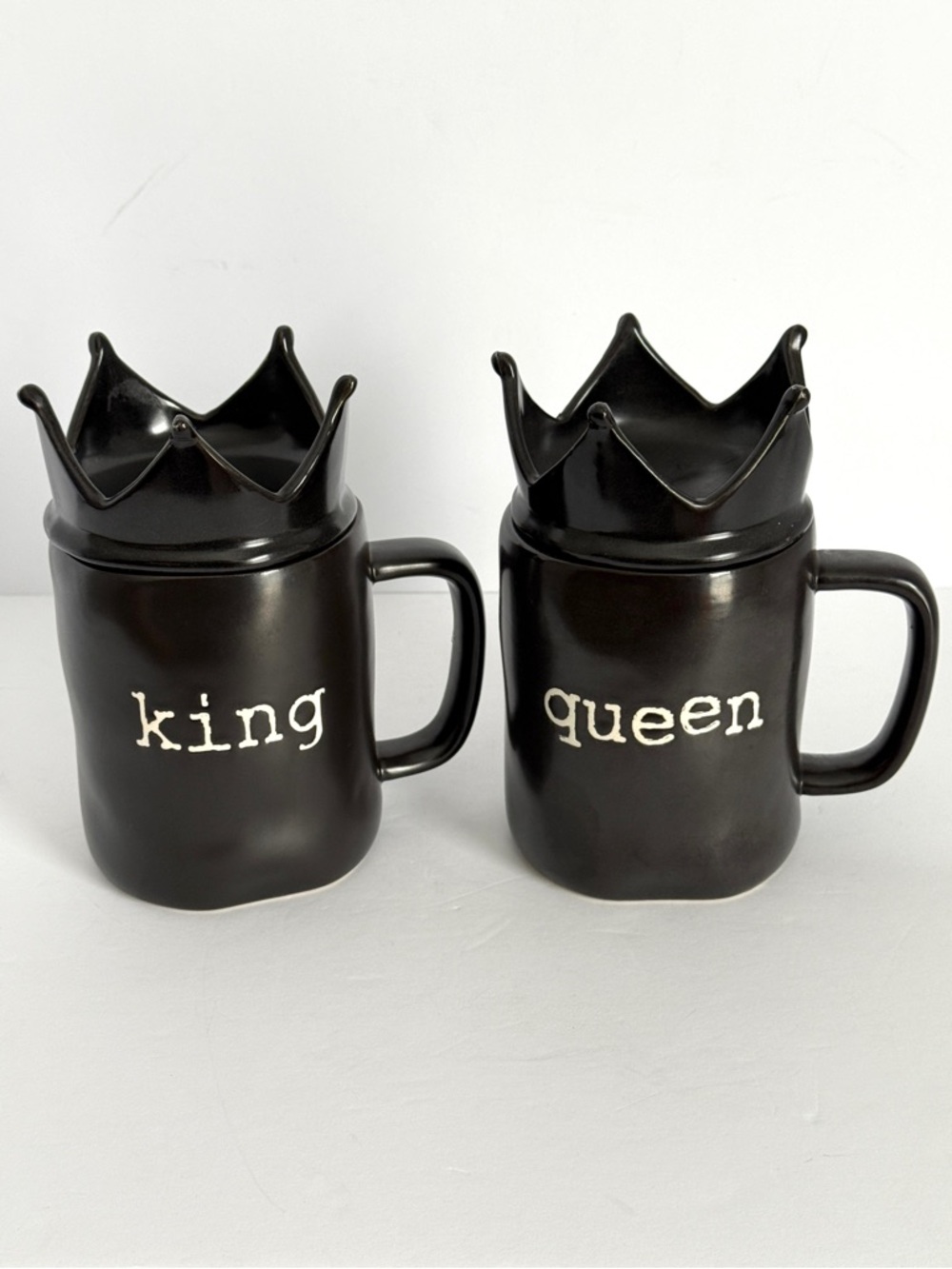 Joseph A. Tea Coffee Mug & Crown Lid Ceramic 21 fl oz Matte Black King & Queen